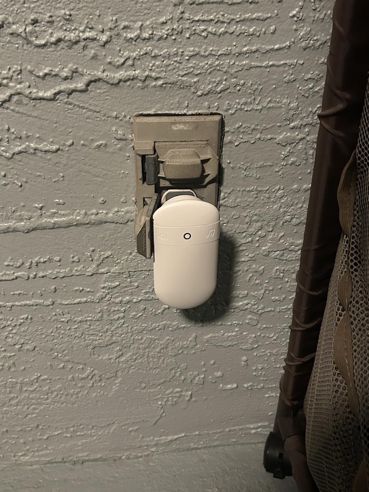 Wireless Doorbell, SECRUI Door bell Over 1000ft Coverage with 2 Plug-In Receivers, 1 Waterproof Push button, 52 Chimes, 110dB loud Sound Colorful LED Flash customer photo 2