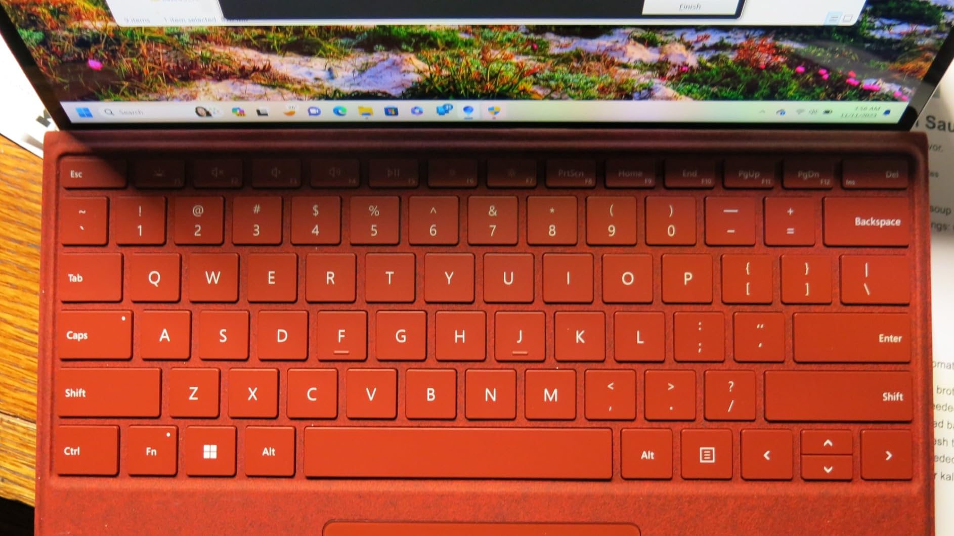 Surface Pro Signature Keyboard with Slim Pen 2 - Black customer photo 1