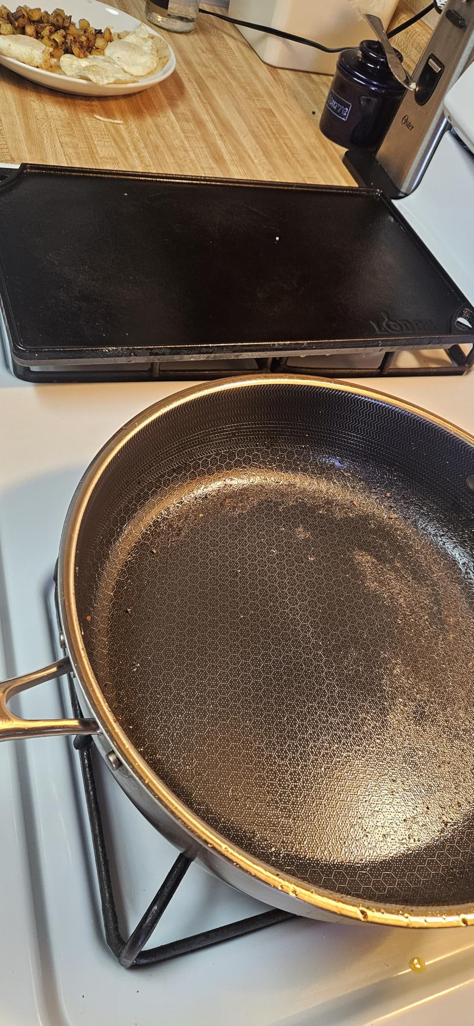 HexClad Hybrid Nonstick 7-Quart Sauté Pan with Tempered Glass Lid, Chicken Fryer, Stay-Cool Handles, Dishwasher-Friendly, Oven-Safe Up to 900°F, Induction Ready, Compatible with All Cooktops customer photo 2