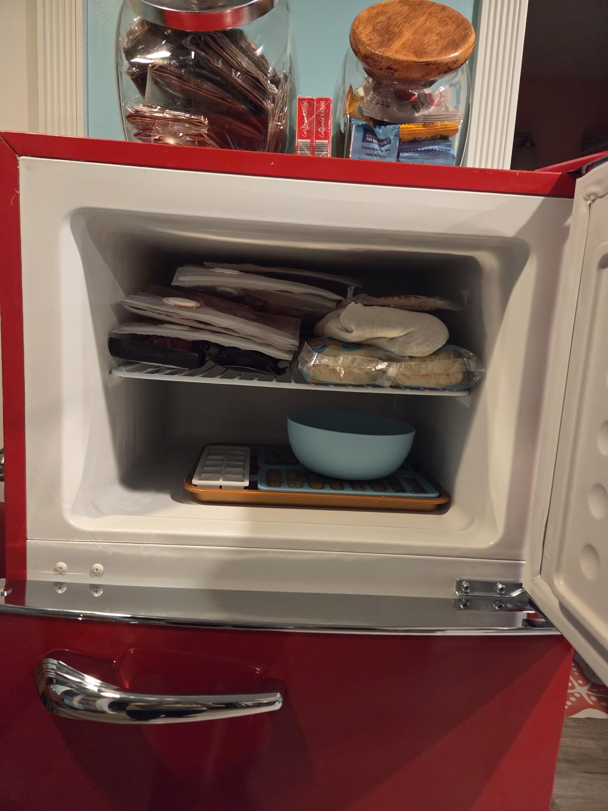 Frigidaire EFR786 Retro Apartment Size Refrigerator with Top Freezer - 2 Door Fridge with 7.5 Cu Ft customer photo 1