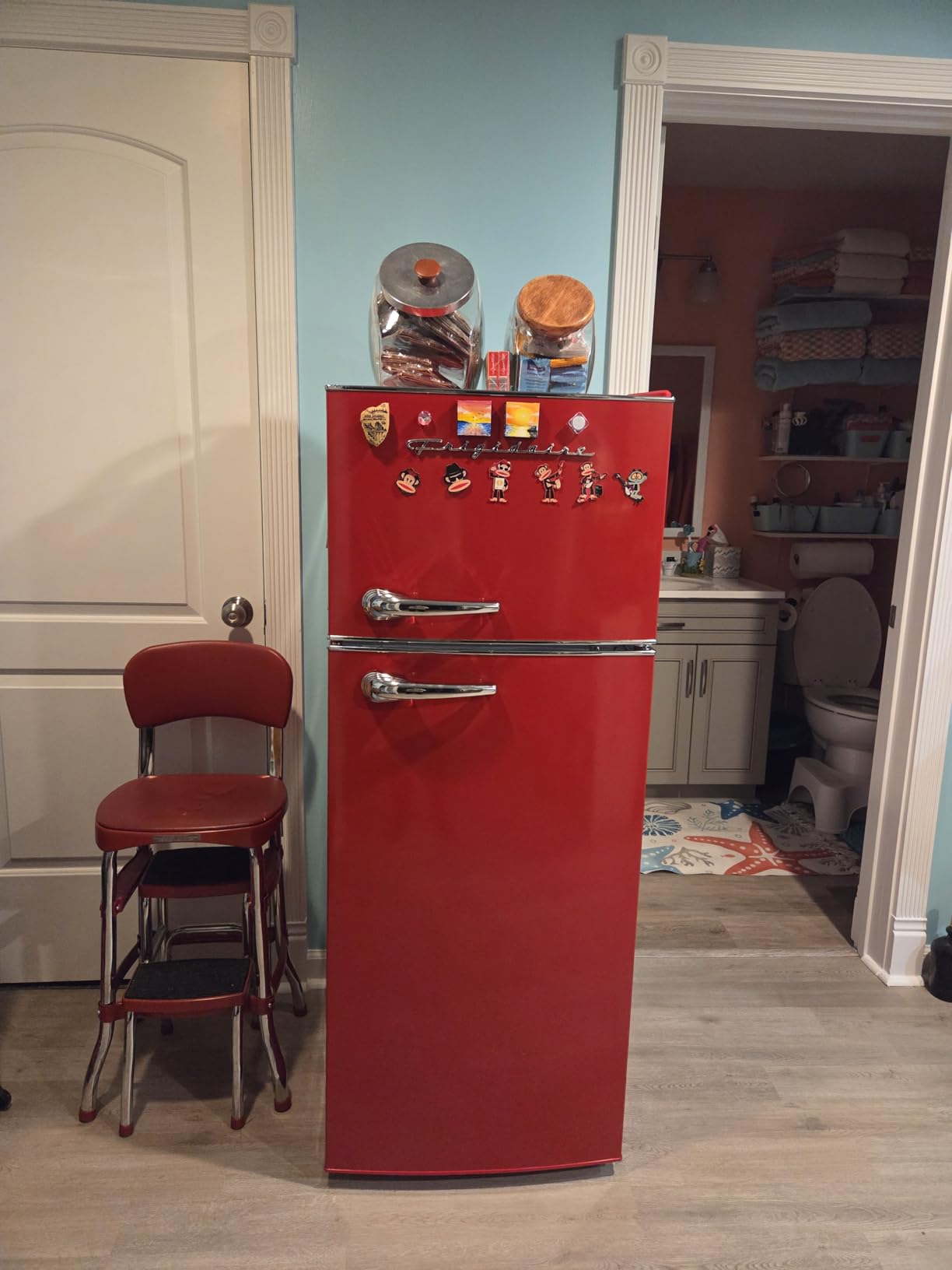 Frigidaire EFR786 Retro Apartment Size Refrigerator with Top Freezer - 2 Door Fridge with 7.5 Cu Ft customer photo 2