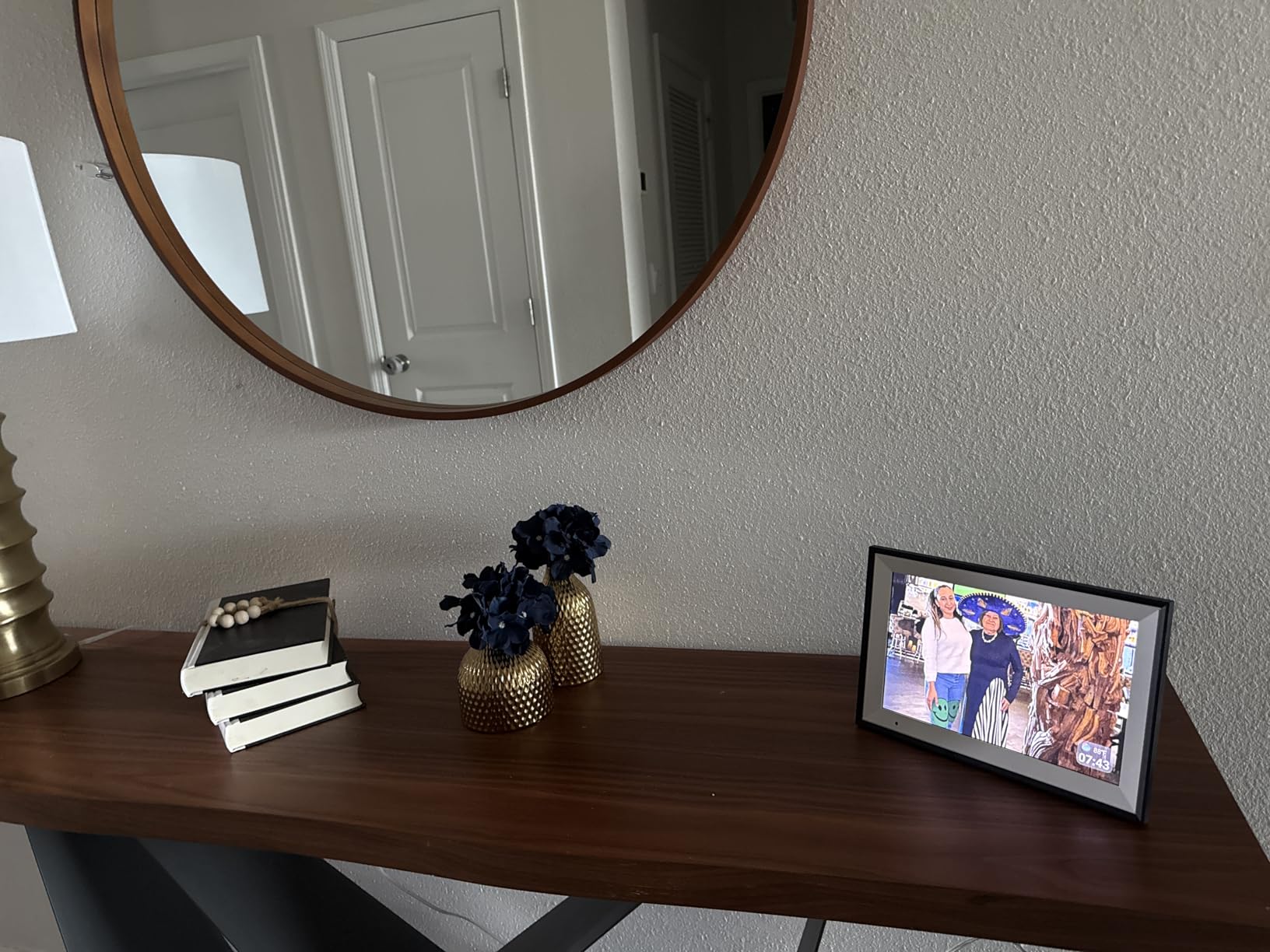 Digital Picture Frame 10.1 Inch WiFi Digital Photo Frame IPS HD Touch Screen Smart Cloud Photo Frame with 32GB Storage, Auto-Rotate, Easy Setup to Share Photos or Videos Remotely via AiMOR APP (Black) customer photo 1
