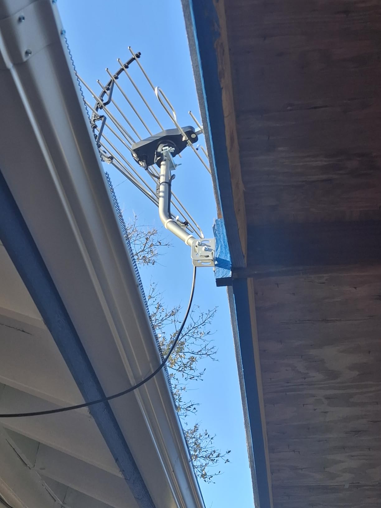 PIBIDI Digital HD TV Antenna, Amplified Attic/Outdoor Antenna, 360 Degree Rotation Wireless Remote, 4K 1080P VHF UHF, Mounting Pole Included, 200 Miles Range customer photo 1