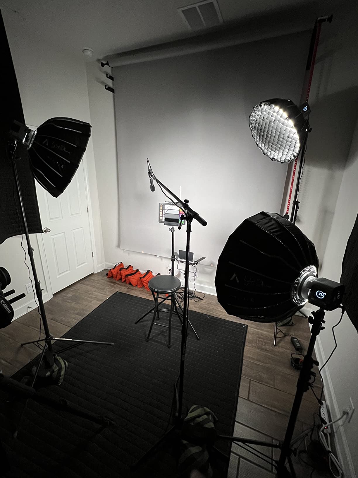 Aputure Amaran 60D S, Amaran 60D COB Daylight 5600k 65W LED Video Light, Bluetooth App Control, DC/AC Power Supply customer photo 1