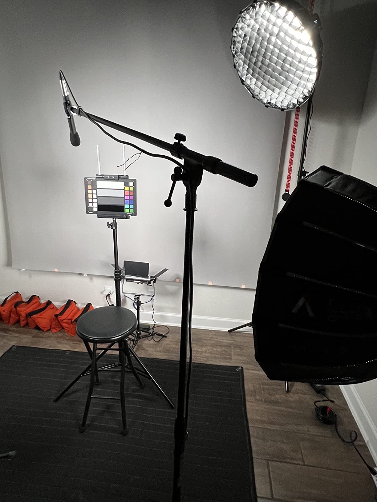 Aputure Amaran 60D S, Amaran 60D COB Daylight 5600k 65W LED Video Light, Bluetooth App Control, DC/AC Power Supply customer photo 2