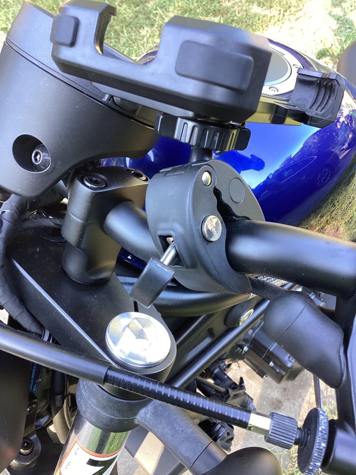 Lamicall Motorcycle Phone Mount, Bike Phone Holder - [Metal Lock] Upgrade Quick Install Bar Clip for Bicycle Scooter, Cell Phone Clamp Gifts for iPhone 17 16 15 Pro Max, Galaxy, 4.7-6.8 inch Phones customer photo 2