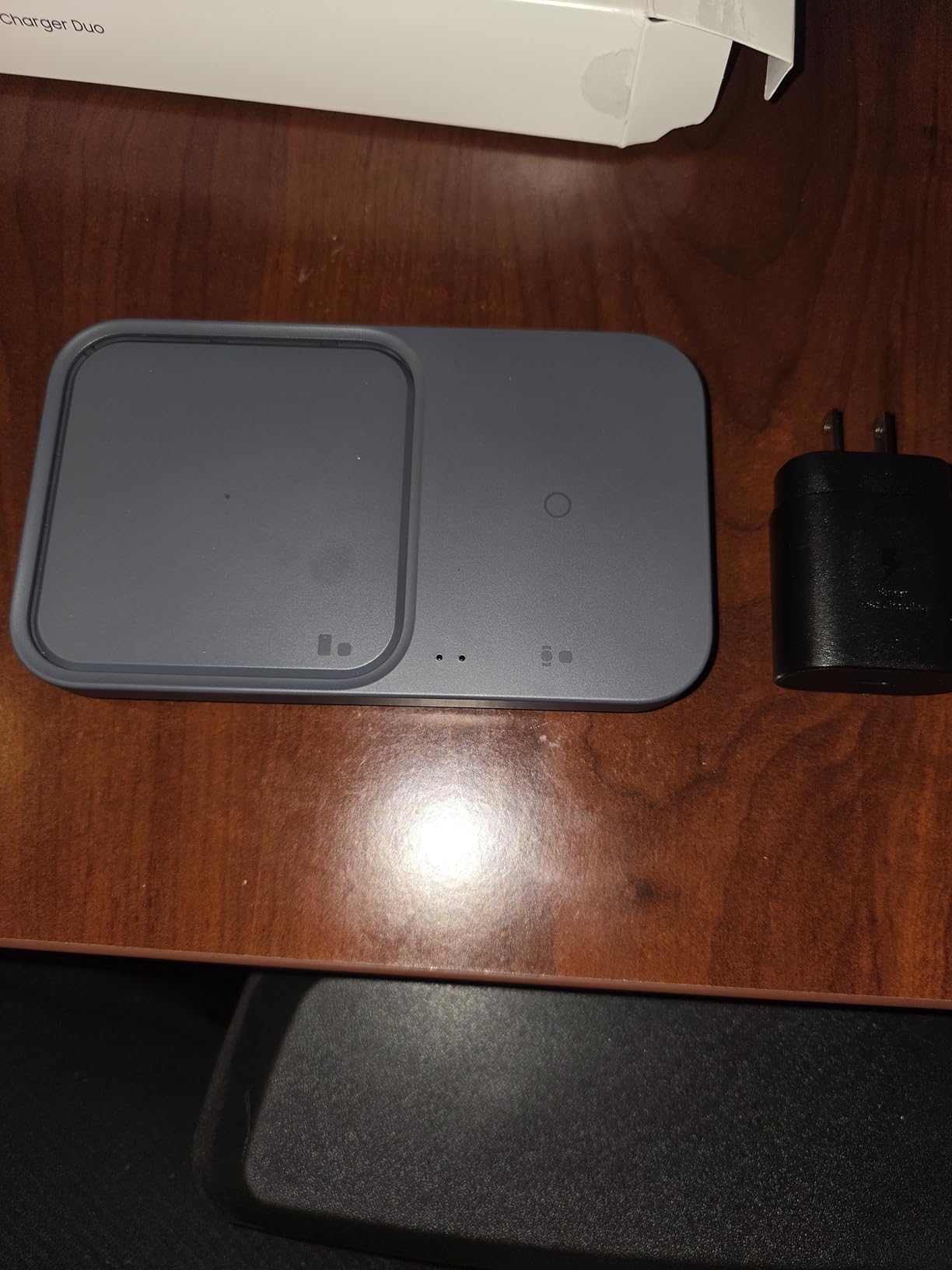 SAMSUNG 15W Wireless Charger Duo w/USB C Cable, Charge 2 Devices at Once, Cordless Super Fast Charging Pad for Galaxy Phones and Devices, 2022, US Version, Black customer photo 1