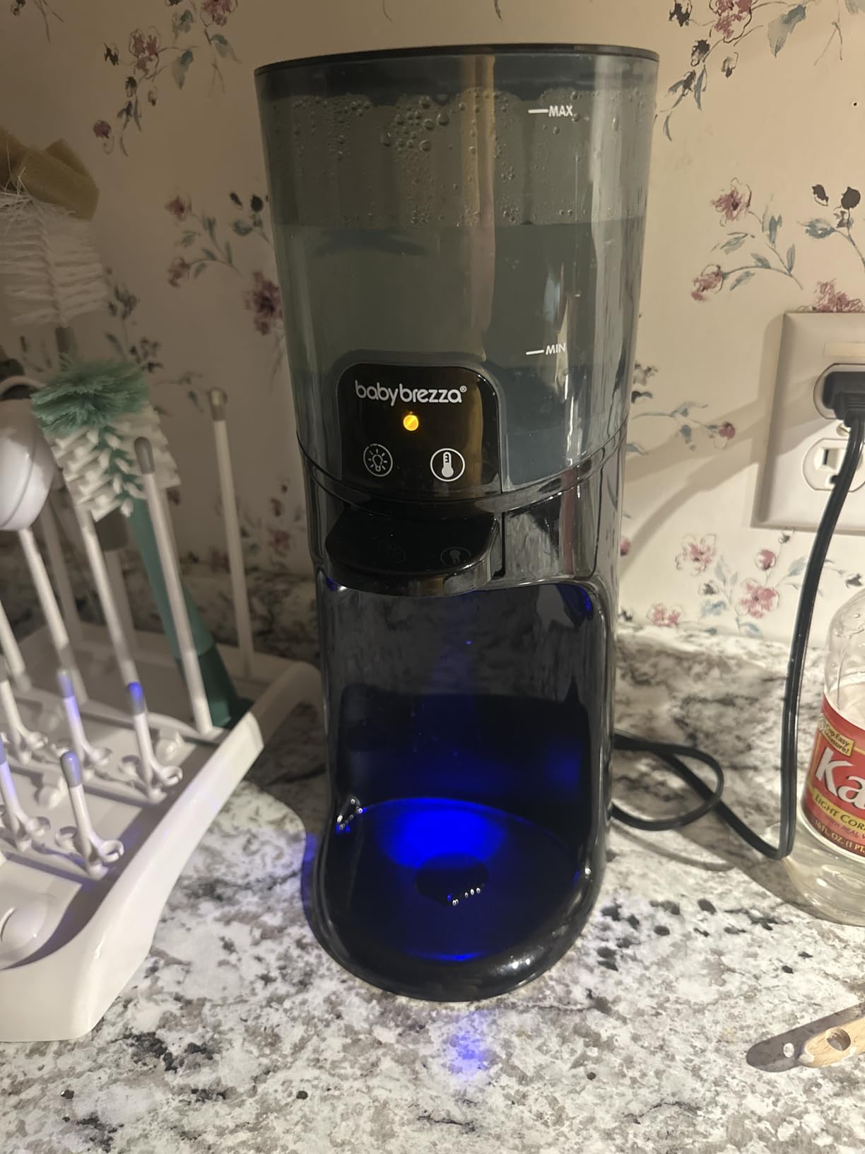 Baby Brezza Instant Bottle Warmer Advanced with 3 Temperature Settings, 24/7 Warm Water Dispenser for Formula Warming, LED Nightlight, 50oz Tank Capacity, Electric Kettle Alternative customer photo 1