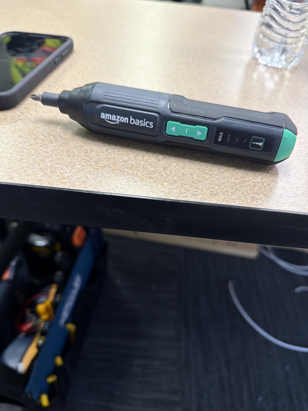 Amazon Basics by SKIL 4V Cordless Stick Screwdriver with 10-Piece Bit Set, USB Cable, LED Light, 3 Torque Settings customer photo 1