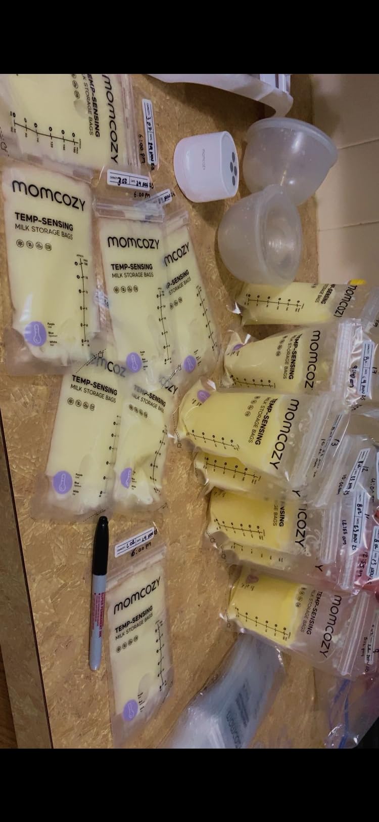 Momcozy Breastmilk Storing Bags, Temp-Sensing Discoloration Milk Storing Bags, Disposable Milk Storage Bag, 6 Ounce Self Standing, No-Leak, 120pcs customer photo 2