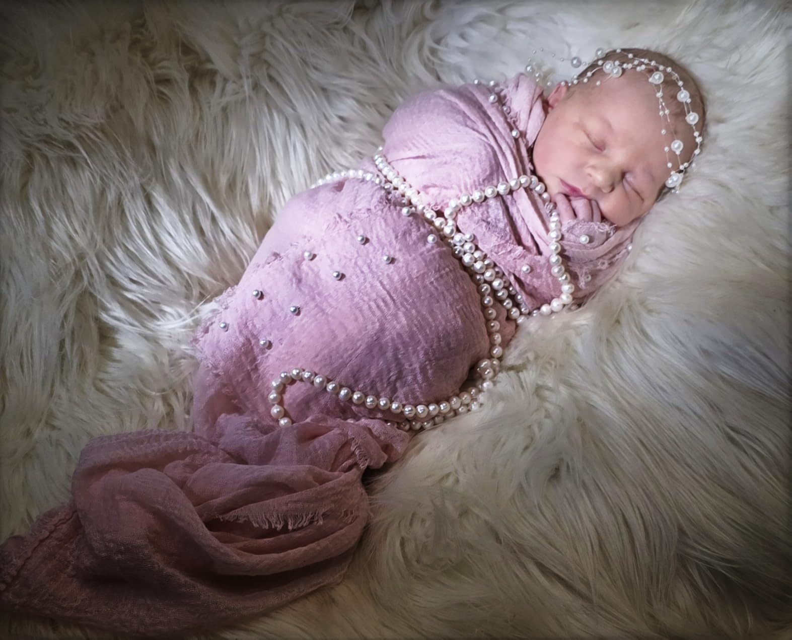SPOKKI 2 PCS Baby Props Photography Wrap Kit, Newborn Photography Props, Handmade Pearl Wrap Blanket for Baby Photo Props with Pearl Headband, 35.5 X 67 inch Newborn Outfits for Photography (Pink) customer photo 1