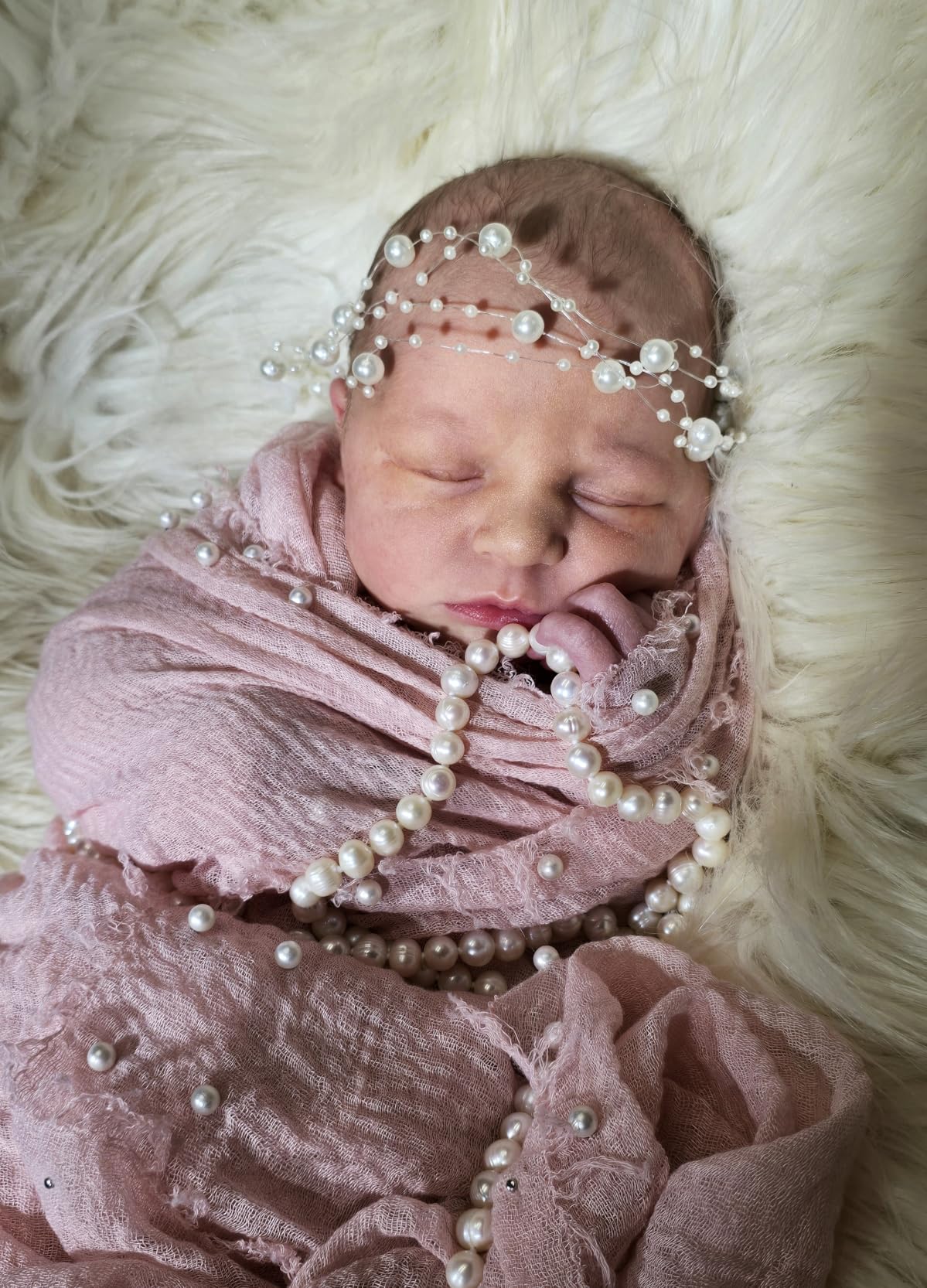 SPOKKI 2 PCS Baby Props Photography Wrap Kit, Newborn Photography Props, Handmade Pearl Wrap Blanket for Baby Photo Props with Pearl Headband, 35.5 X 67 inch Newborn Outfits for Photography (Pink) customer photo 2