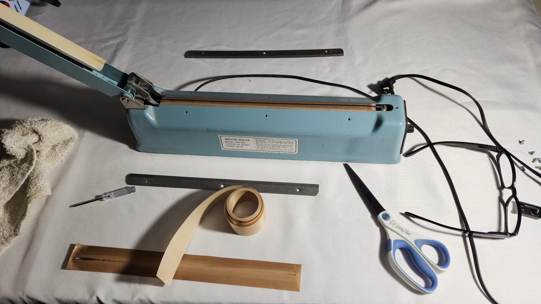 Impulse Sealer 16 inch Heat Sealer for Plastic Bags, Metal Plastic Bag Sealer Heat Seal, Mylar Bag Sealer, Manual Poly Bag Hot Seal Sealing Machine with 4 Repair Kit(2 Cutting Lines Included) customer photo 1