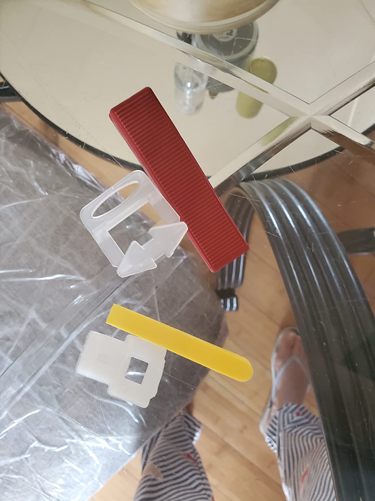 Tile Leveling System with Tile Plier, 1000-Piece Tile Spacers Clips and 200-Piece Reusable Wedges, Tile Leveler Tool Set for Ceramic Tile and Stone Installation (1/16 Inch Tile Spacers) customer photo 2