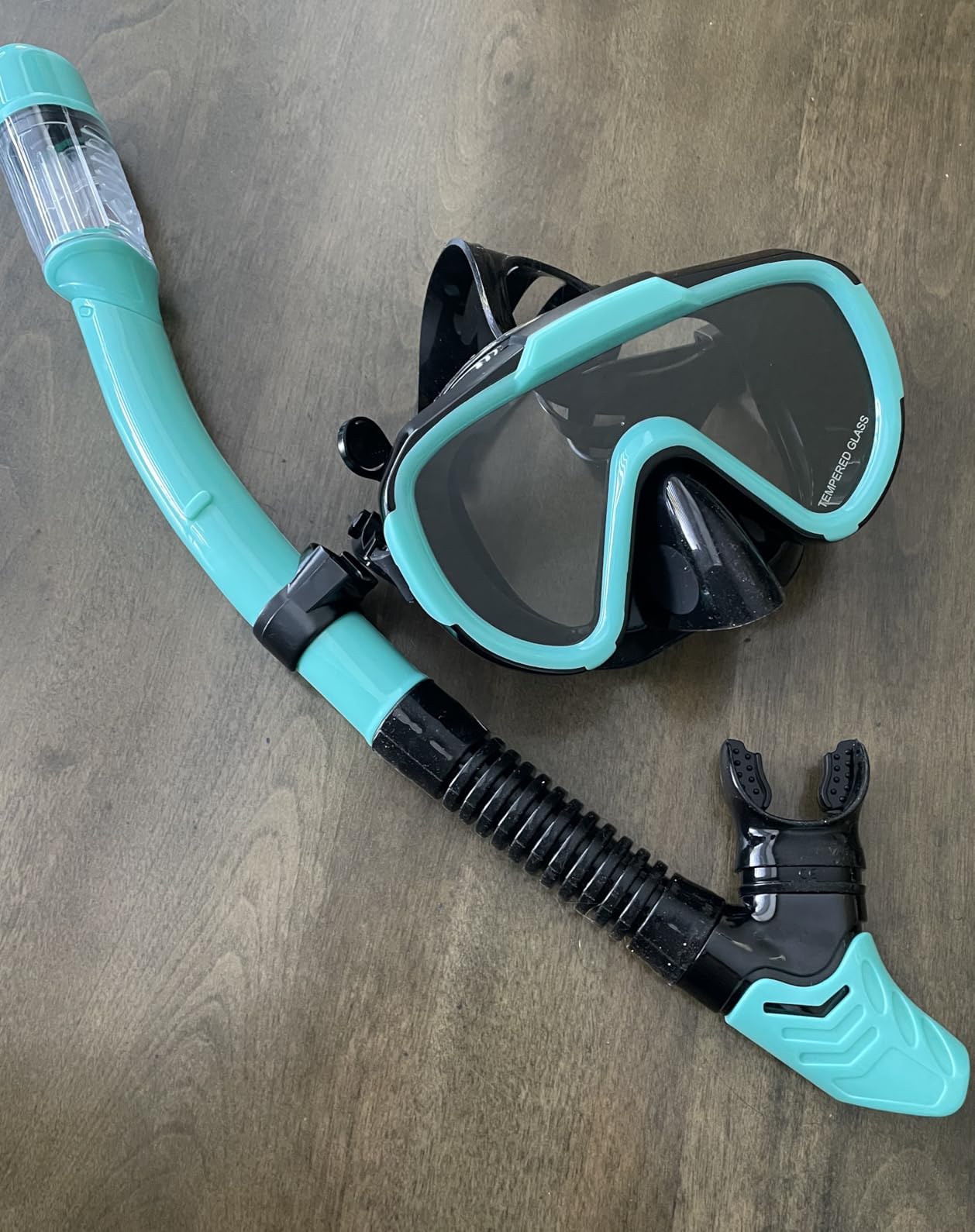 Ubekezele Snorkeling Gear for Adults Men Women,4 in 1 Snorkel Set with Panoramic View Diving Mask Anti-Fog Anti-Leak,Dry Top Snorkel,Fins and Travel Bag for Swimming,Snorkeling and Travel Diving customer photo 2