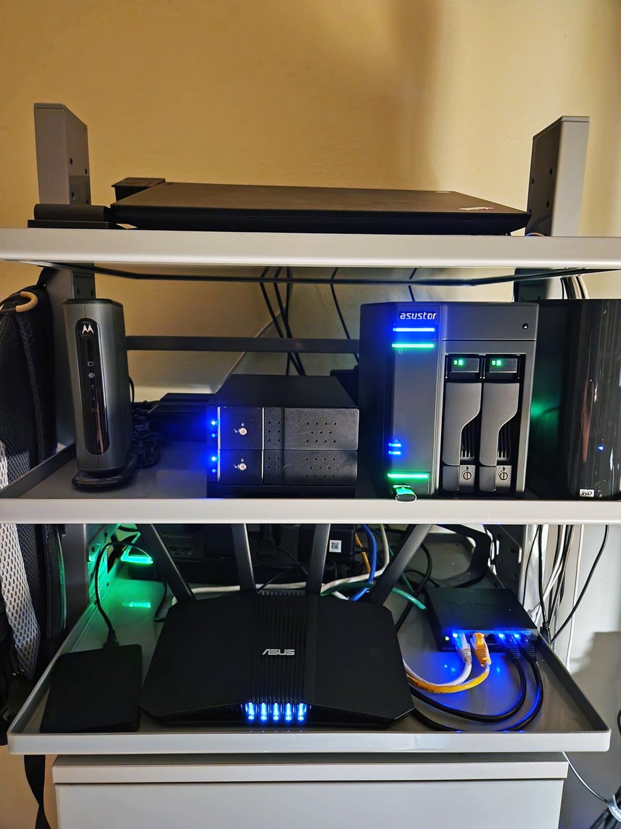 Asustor Lockerstor 4 Gen2 - AS6704T 4-Bay NAS, Quad-Core 2.0GHz, 4 M.2 NVMe Slots, Dual 2.5GbE customer photo 1