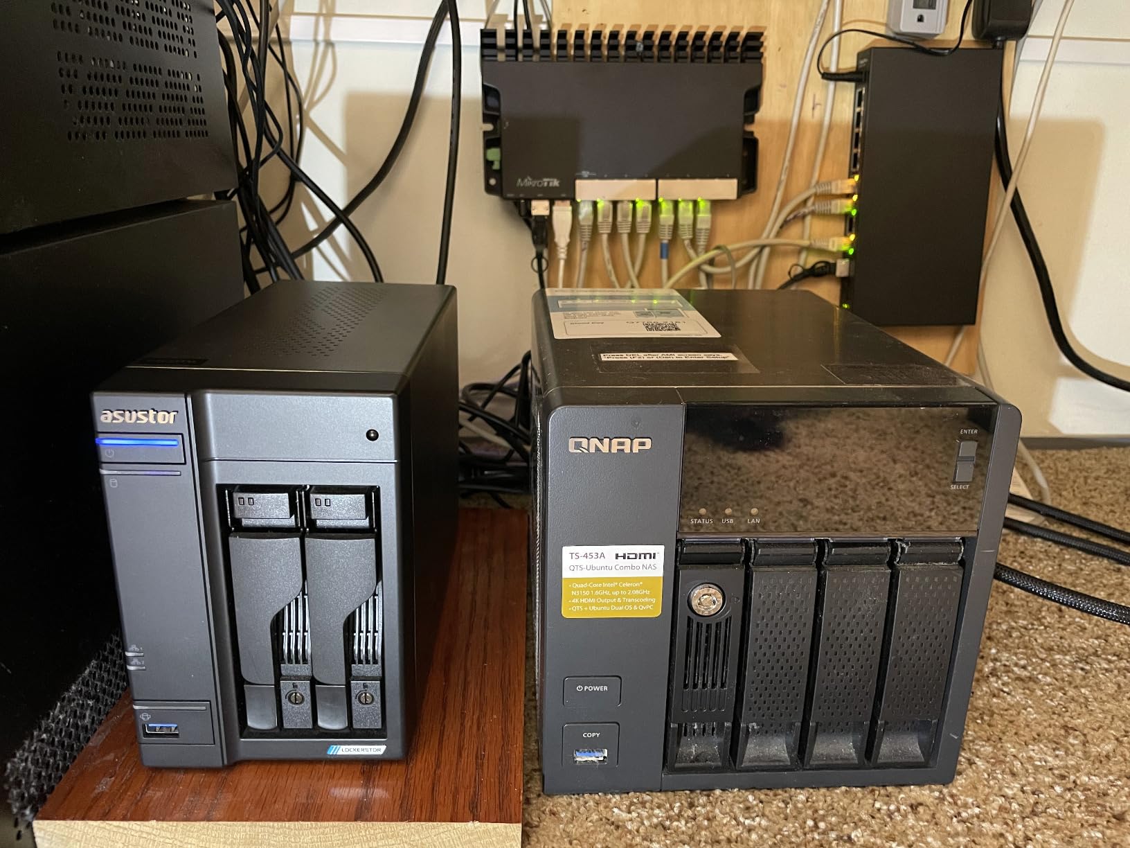 Asustor Lockerstor 4 Gen2 - AS6704T 4-Bay NAS, Quad-Core 2.0GHz, 4 M.2 NVMe Slots, Dual 2.5GbE customer photo 2