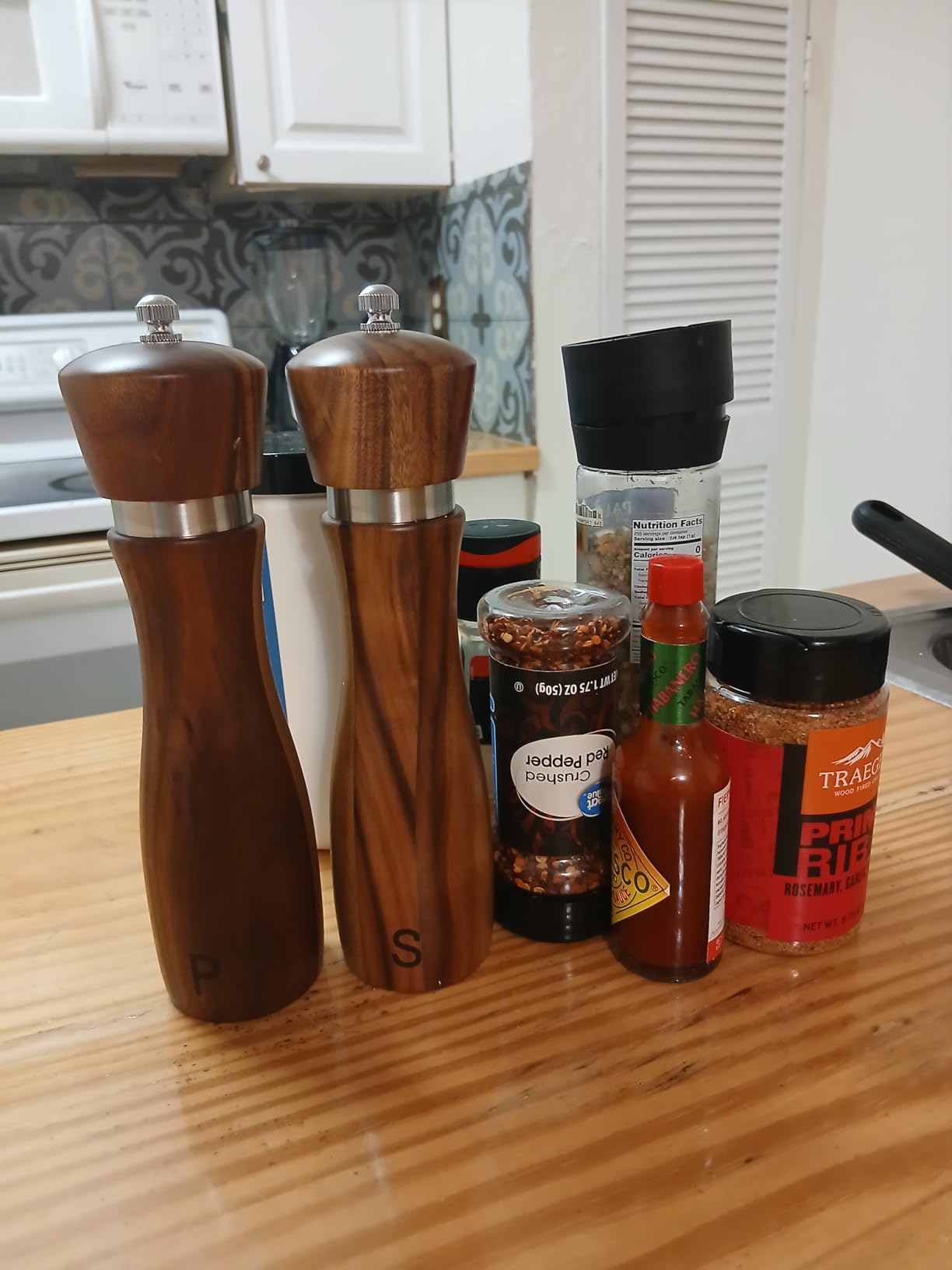 Gennua Kitchen Wooden Salt and Pepper Grinder Set: Refillable Salt & Pepper Mills Adjust for Customized Coarseness, Crafted of Solid Acacia Wood with Ceramic/Stainless Steel Core, 8 Inches Each customer photo 1