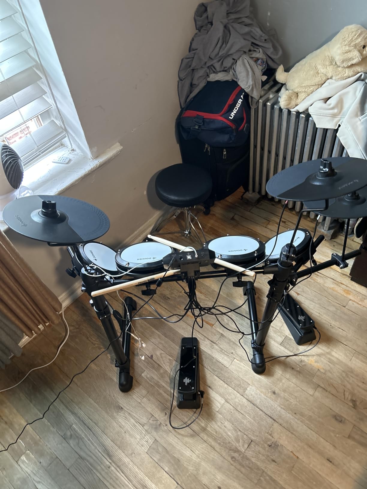 Donner DED-80 Electronic Drum Set with 4 Quiet Mesh Pads, 180+ Sounds, 2 Pedals, Throne, Headphones, Sticks, and Melodics Lessons customer photo 3