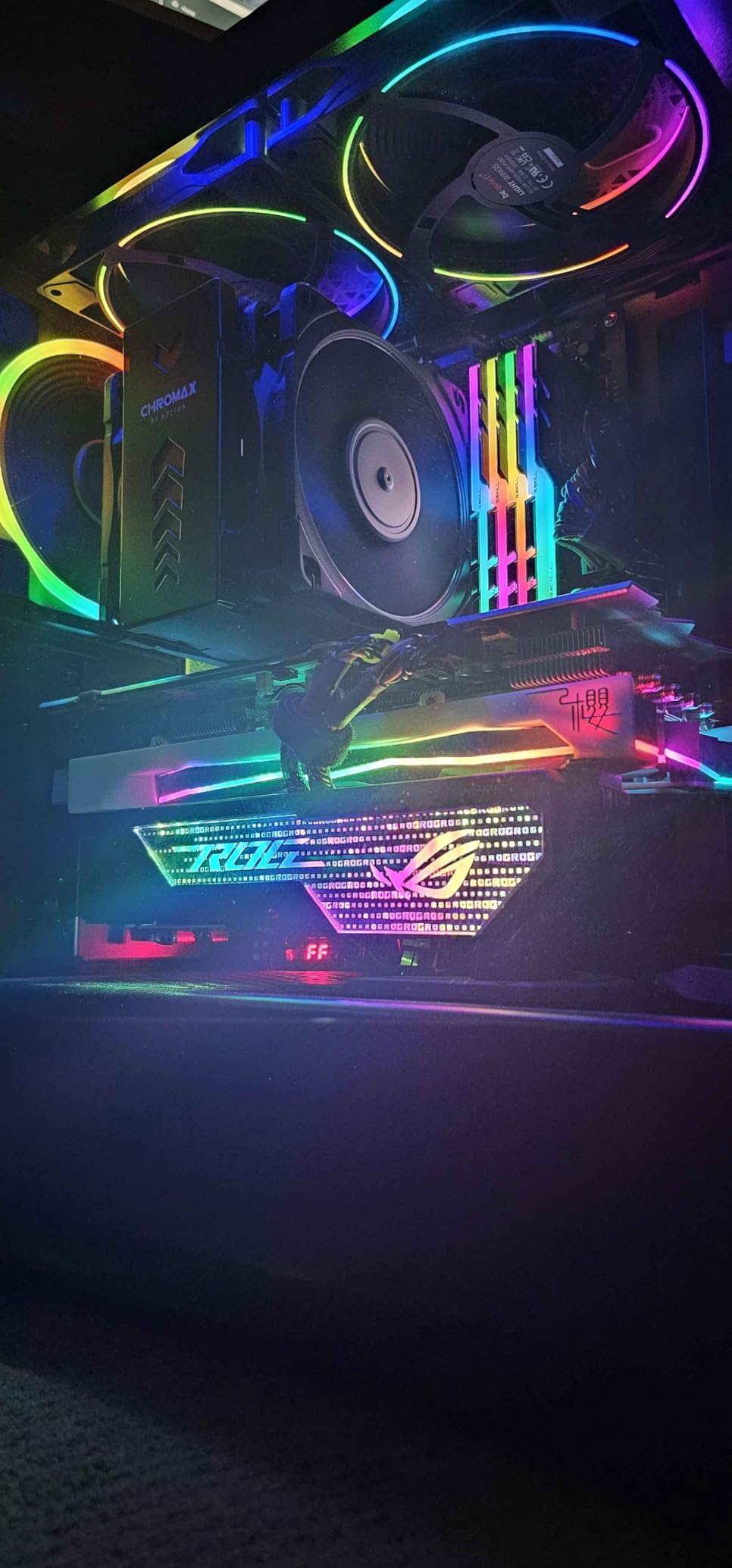 ASUS ROG Herculx Graphics Card Anti-Sag Holder Bracket (Solid Zinc Alloy Construction, Easy Toolless Installation, Included Spirit Level, Adjustable Height, Wide Compatibility, Aura Sync RGB) customer photo 2