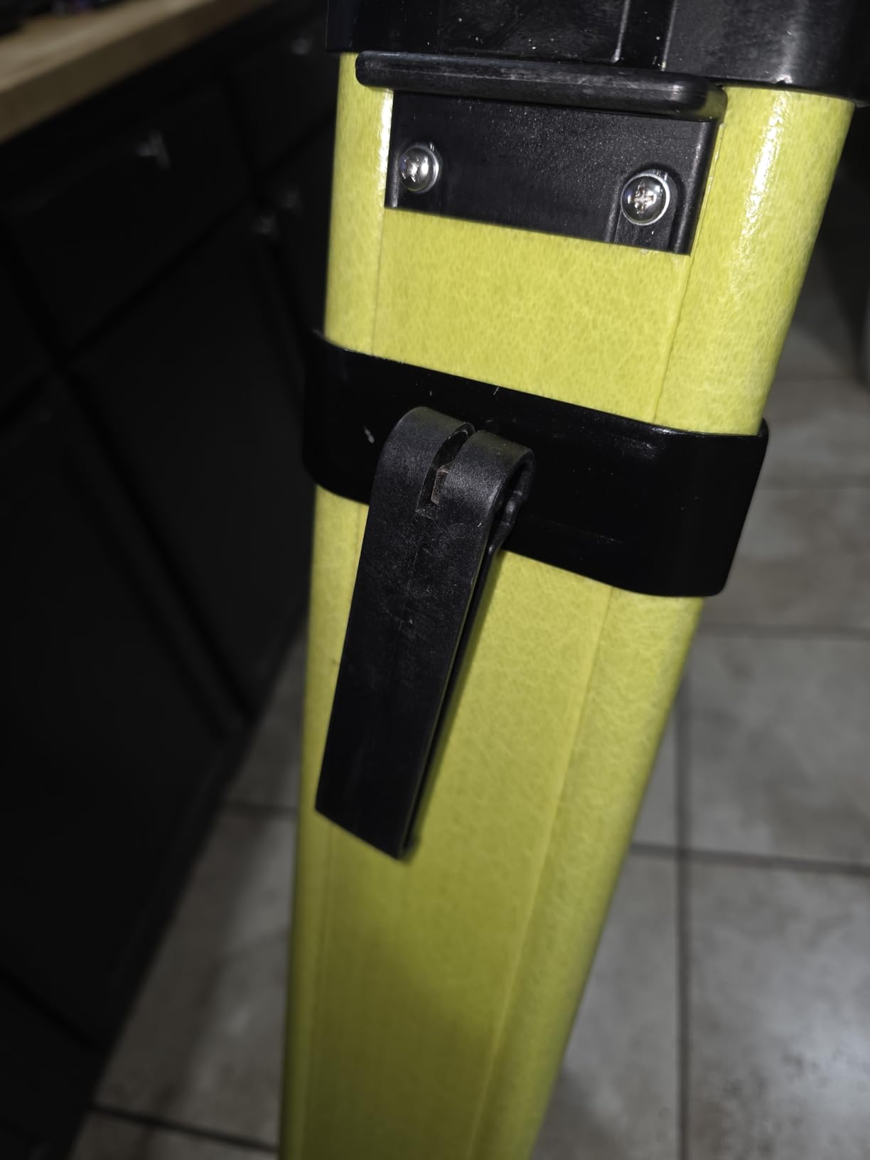 Fiberglass Surveying Tripod, Heavy Duty Yellow Fiberglass and Wood Tripod with Twist Clamp and Copper Center Screw for Robotic Total Stations and Theodolite customer photo 1