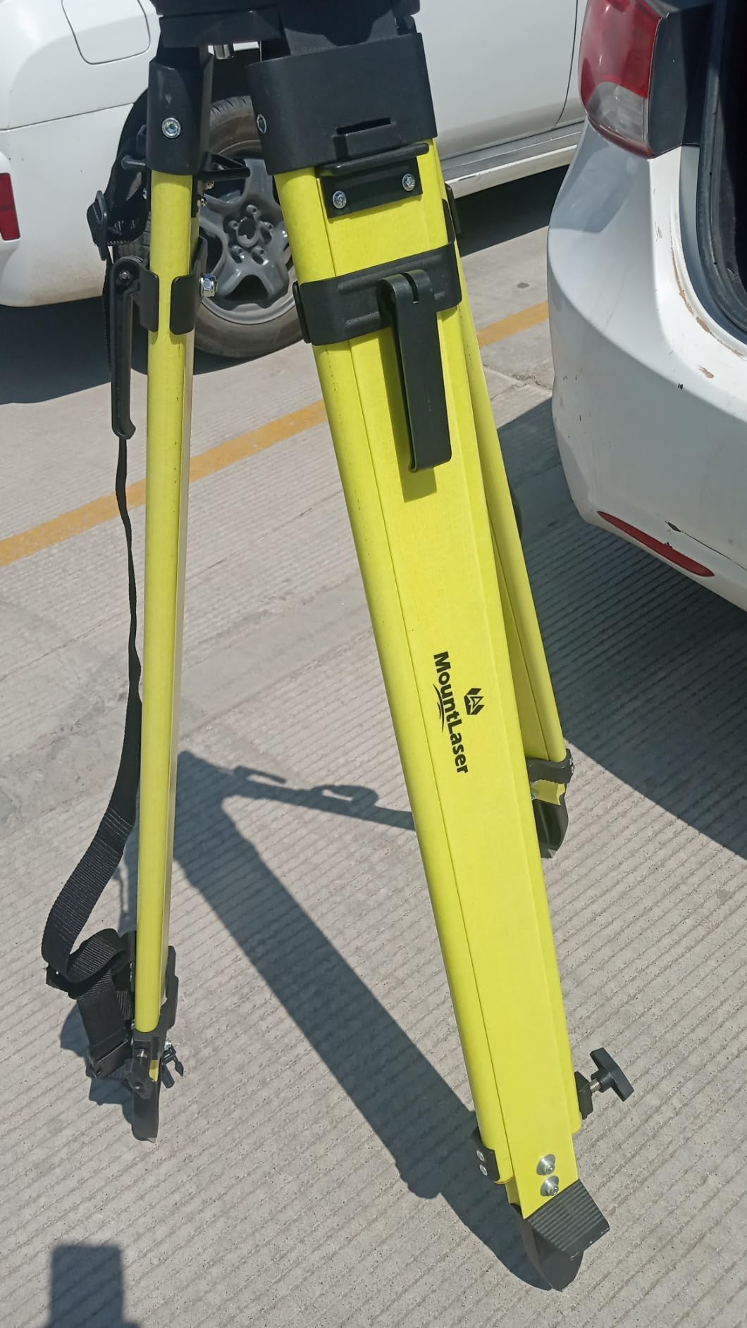 Fiberglass Surveying Tripod, Heavy Duty Yellow Fiberglass and Wood Tripod with Twist Clamp and Copper Center Screw for Robotic Total Stations and Theodolite customer photo 2