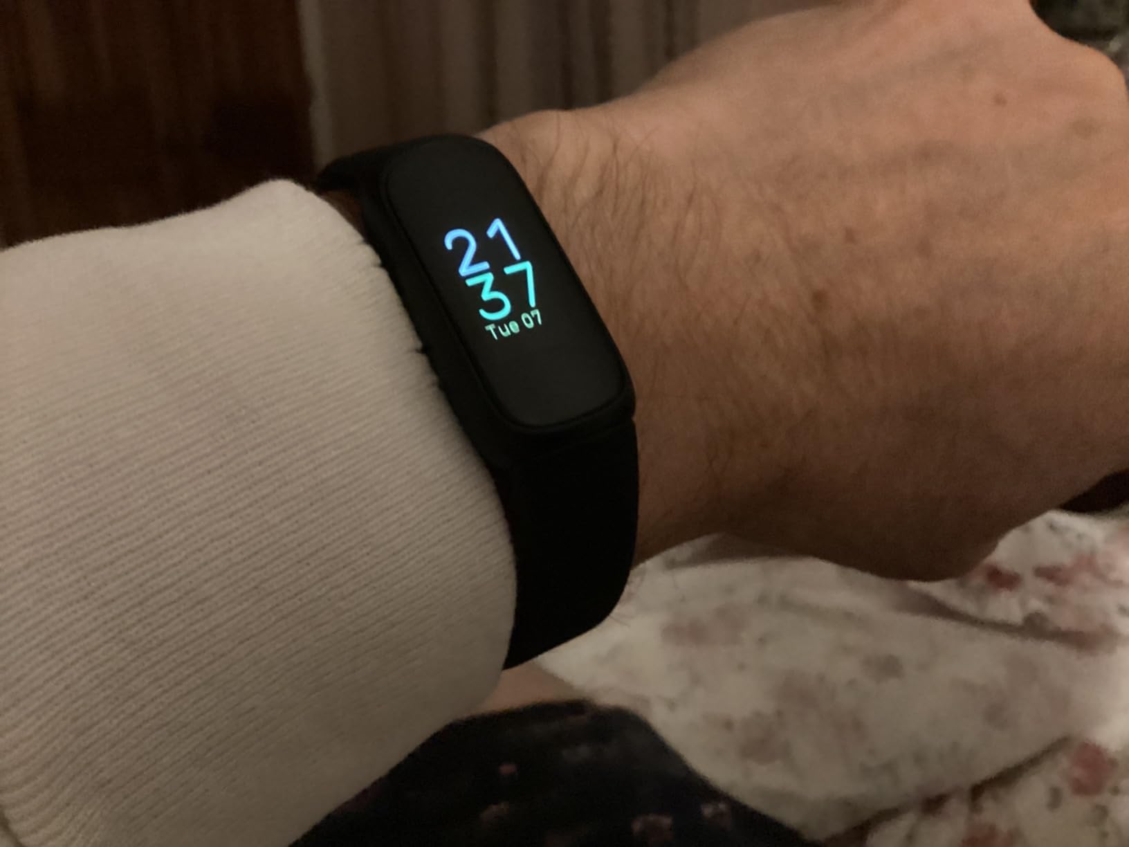 Fitbit Inspire 3 Health & Fitness Tracker with Stress Management, Workout Intensity, Sleep Tracking, 24/7 Heart Rate and more, Midnight Zen/Black One Size (S & L Bands Included) customer photo 1
