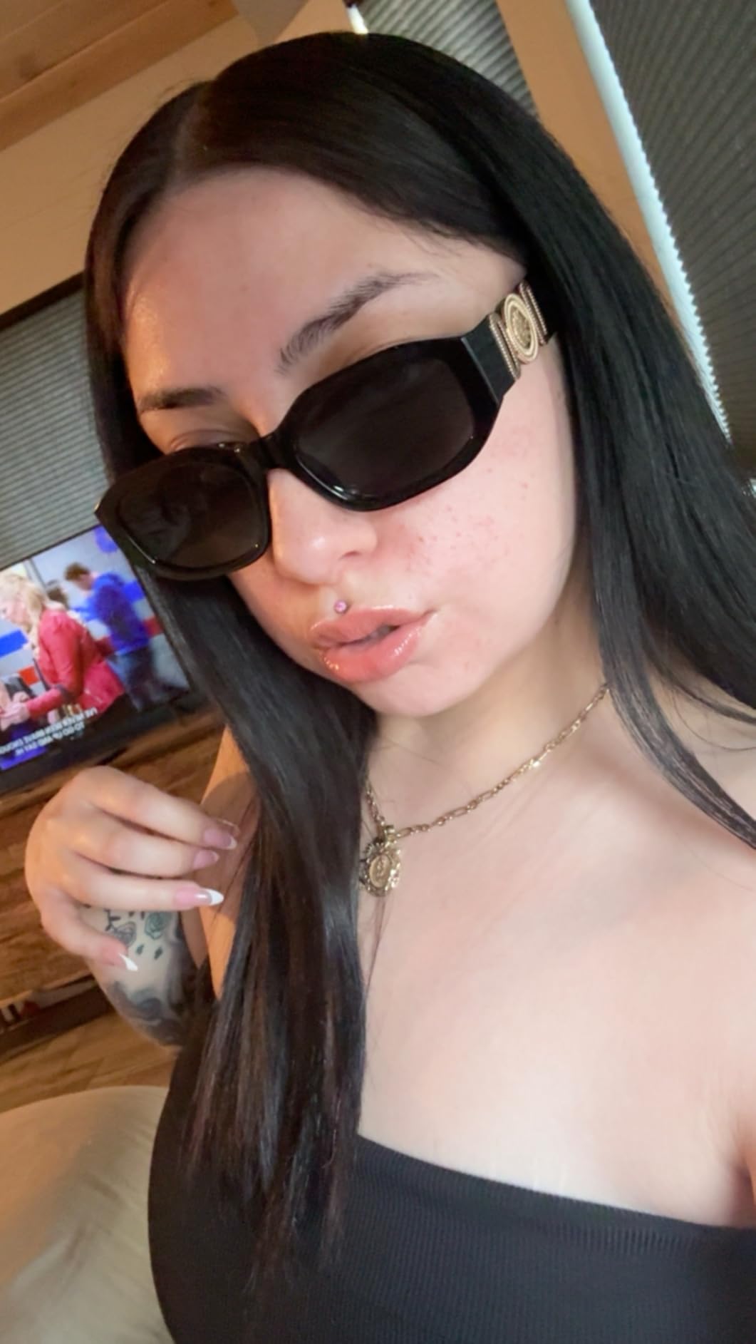 FEISEDY Retro Trendy Rectangle Sunglasses Women Men Vintage 90s Small Narrow Square Sunglasses B2322 customer photo 1
