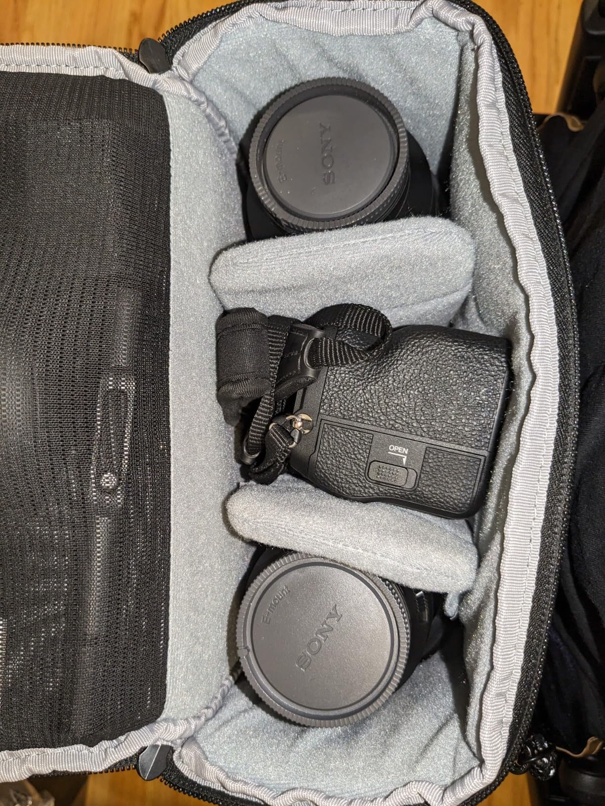 BAGSMART Small Camera Sling Bag for Photographers, Compact Camera Shoulder Bags for DSLR/SLR/Mirrorless Cameras customer photo 2