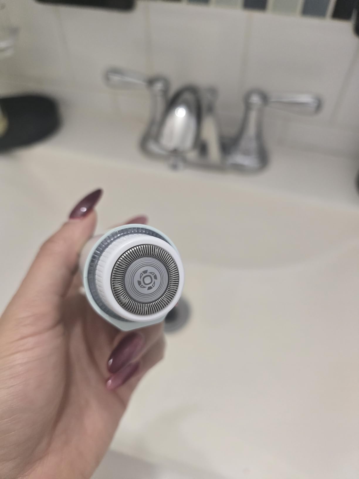 Philips Beauty Series 5000 Electric Shaver and Personal Groomer for Women, Cordless & Compact, Hypoallergenic Head, Gentle & Quick Hair Removal Easy Touch Ups, Mint Green, BRR474/00 customer photo 1