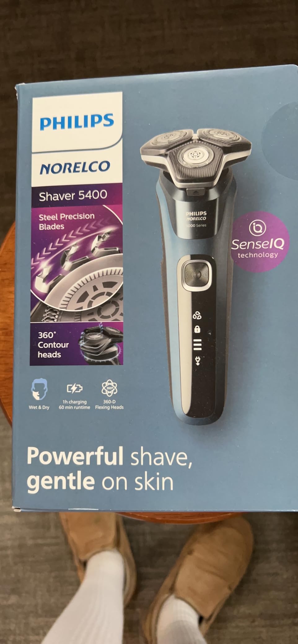 Philips Norelco Shaver 5400, Rechargeable Wet & Dry Shaver with Pop-Up Trimmer, S5880/81 customer photo 2
