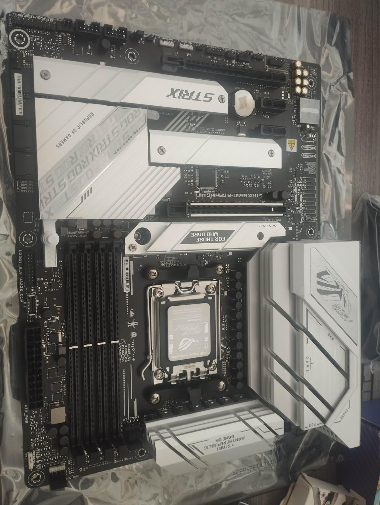 ROG Strix B650-A Gaming WiFi AMD B650 AM5 Ryzen Desktop 9000 8000 & 7000 ATX motherboard, 12 + 2 power stages, DDR5, 3x M.2 slot, PCIe 4.0, 2.5G LAN, WiFi 6E, USB 3.2 Gen 2x2 Type-C, Aura Sync customer photo 2