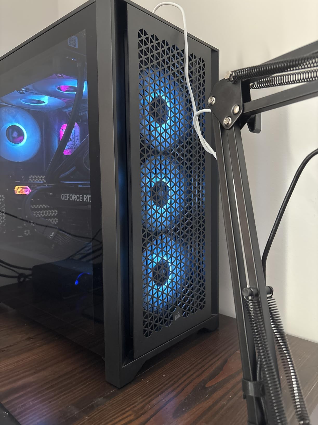 iCUE AF140 RGB Elite 140mm PWM Dual Fan Kit - Eight RGB LEDs Per Fan - AirGuide Technology - Fluid Dynamic Bearing - Zero RPM Fan Mode - Included iCUE Lighting Node CORE Controller - Black customer photo 1