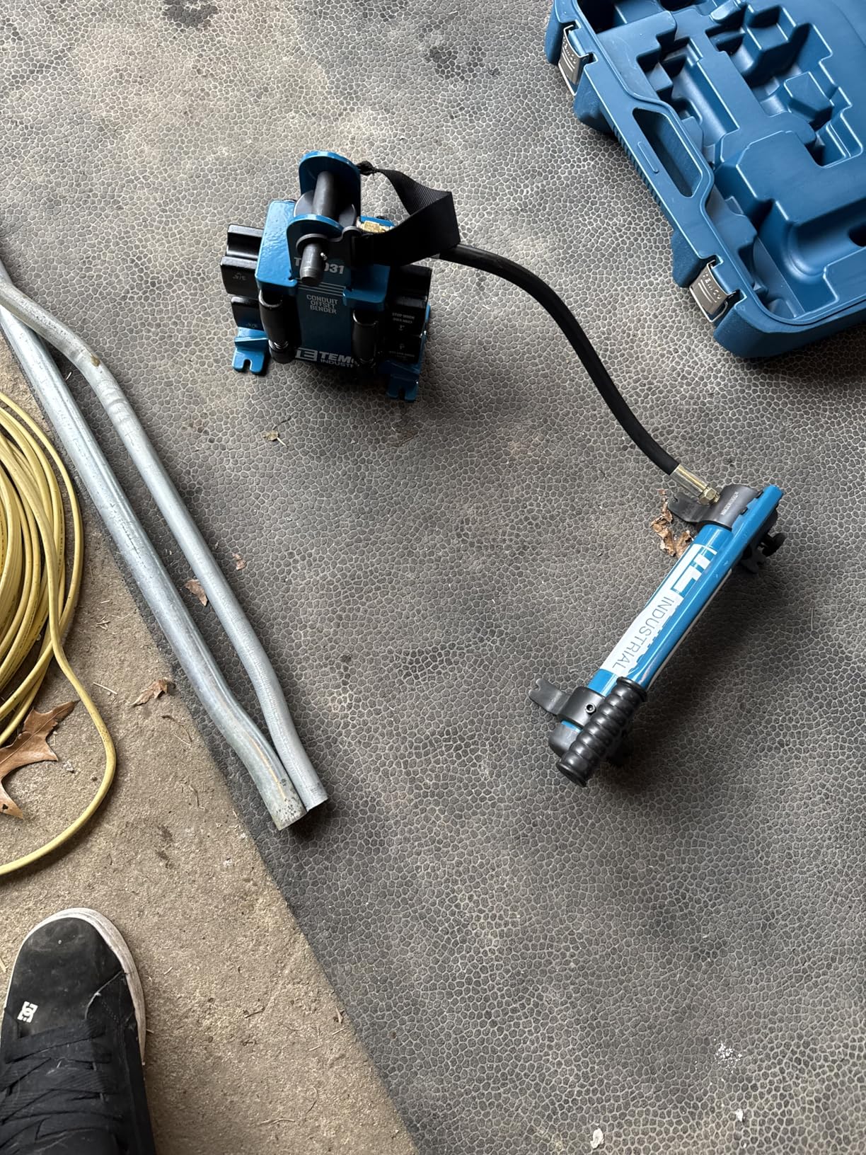 TEMCo TH3031 Dual Size Hydraulic Conduit Offset Bender Both 1 Inch & 3/4 Inch EMT customer photo 1