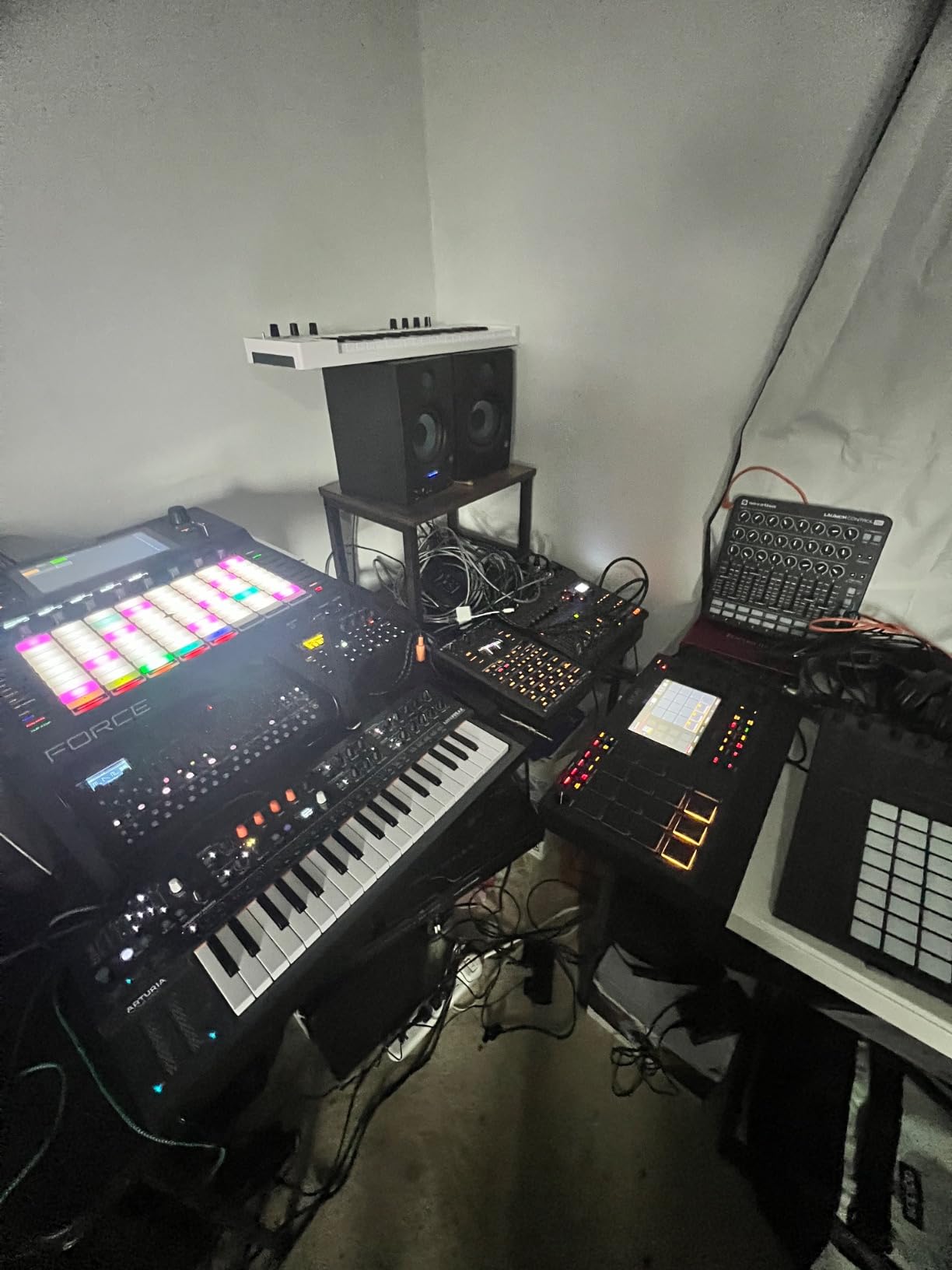 Roland SH-4d Compact Desktop Synthesizer | 11 OSC Models | Professional Sound Design Tools | Extensive FX customer photo 2