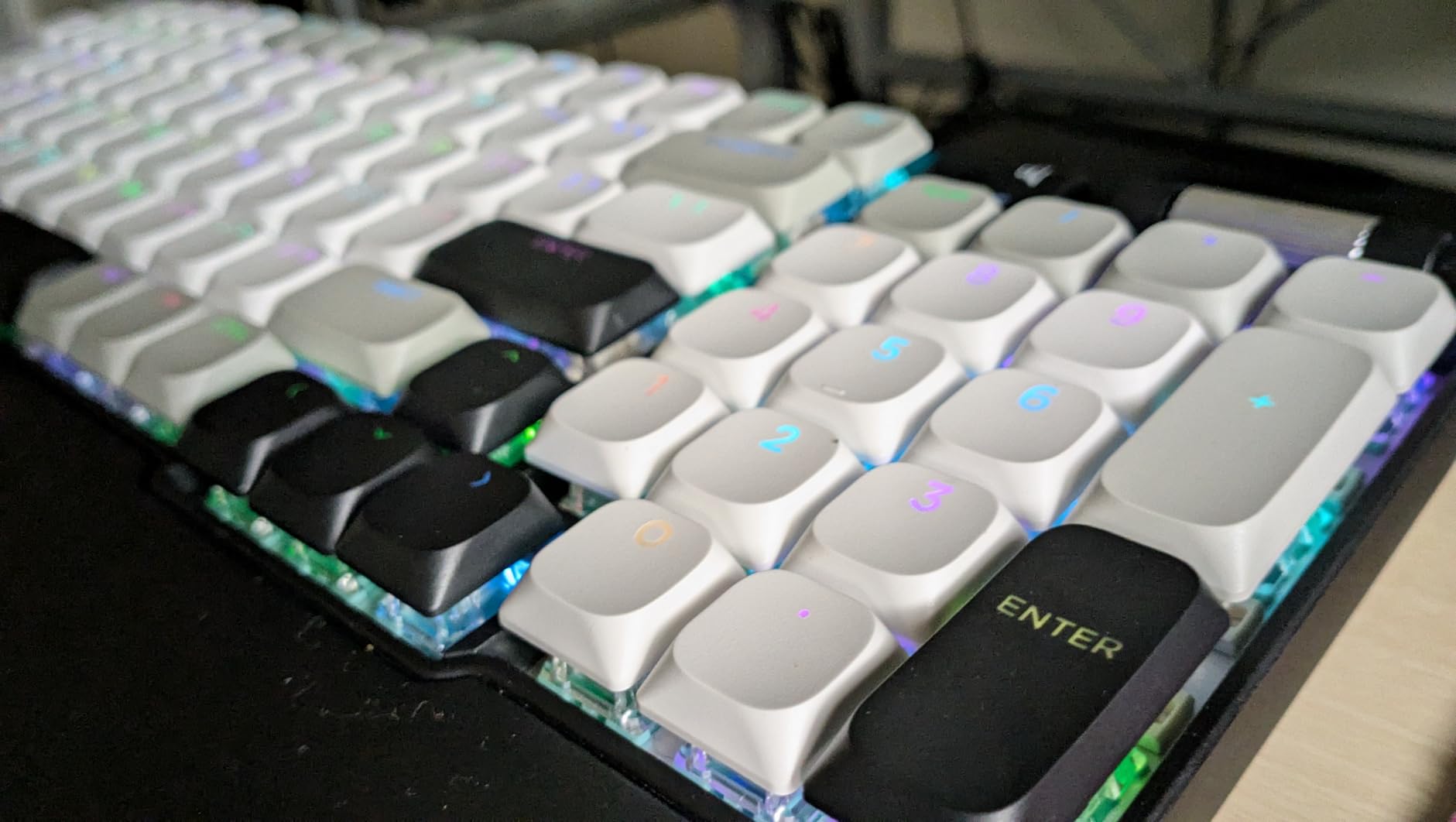 Womier Low Profile Keycaps for Mechanical Keyboard, Black Shine Through Keycaps, PBT Keyboard Key caps 60% 65% 75% 96% 100% for Cherry Gateron MX Switches, Black Backlight customer photo 2