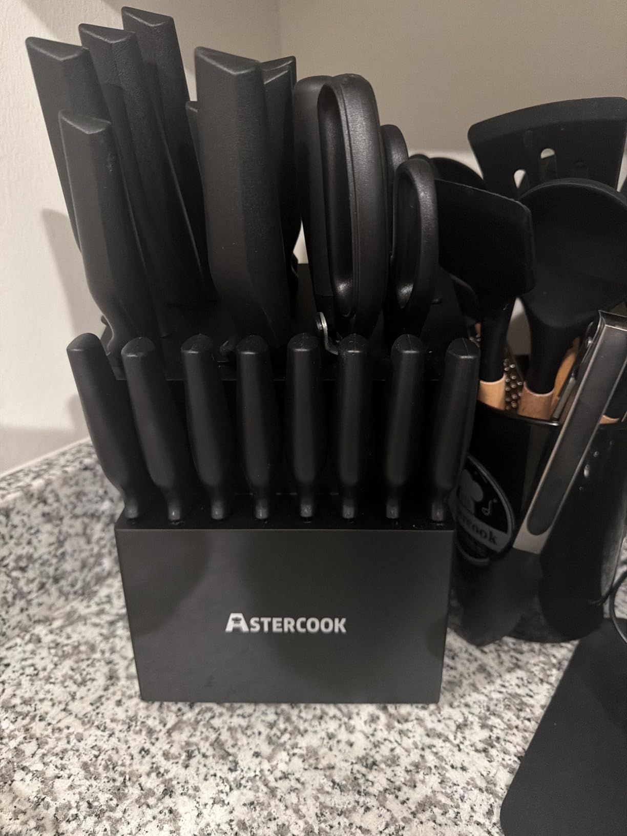 Knife Set, Astercook 21 Pieces Knife Sets for Kitchen with Block, Dishwasher Safe Kitchen Knife Set with Built-in Sharpener, German Stainless Steel Black Knife Block Set customer photo 1