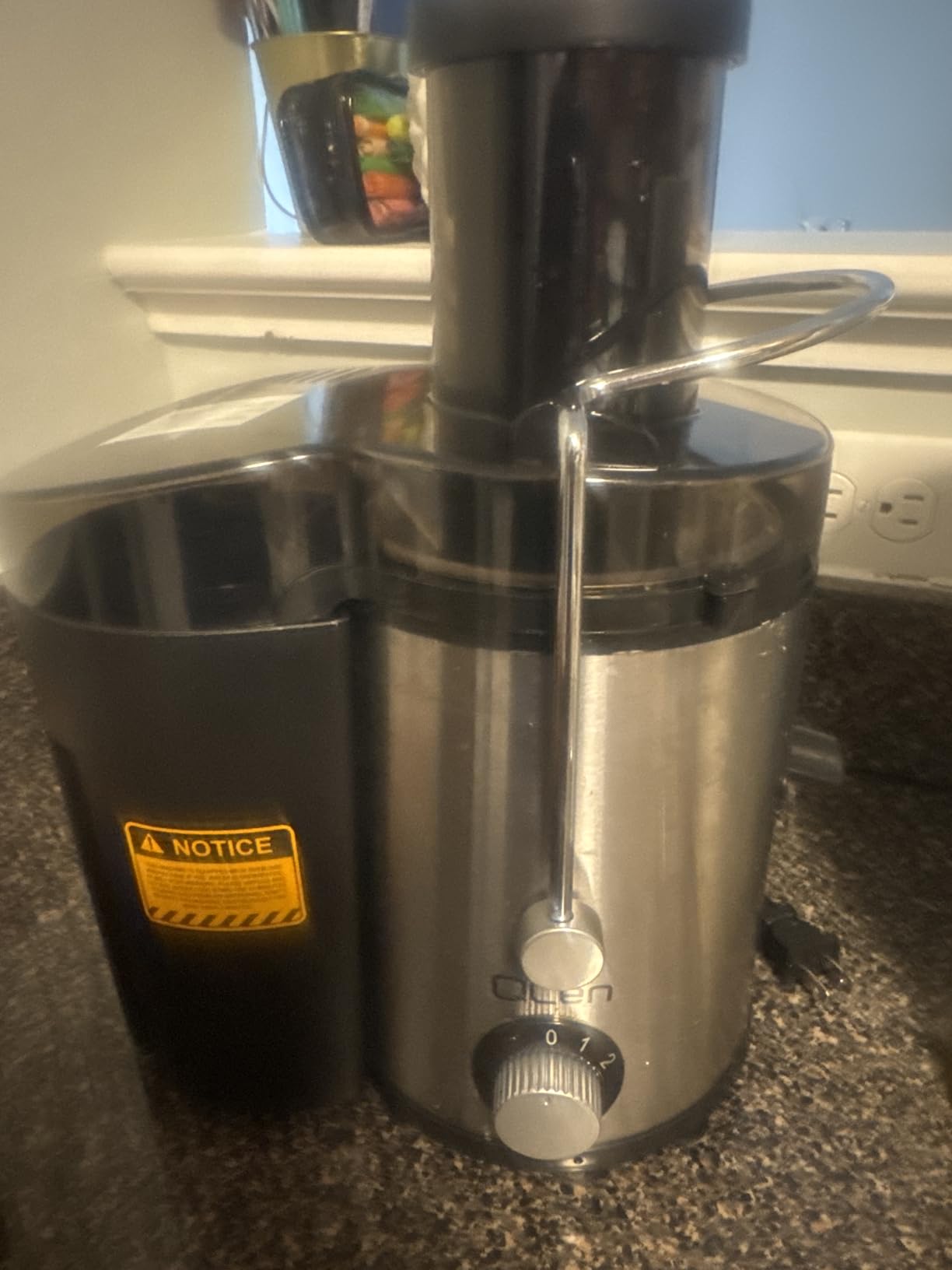 Juicer Machine, 800W Centrifugal Juicer Extractor with Wide Mouth for Fruit Vegetable, Easy to Clean, Stainless Steel, BPA-free (Black) customer photo 1