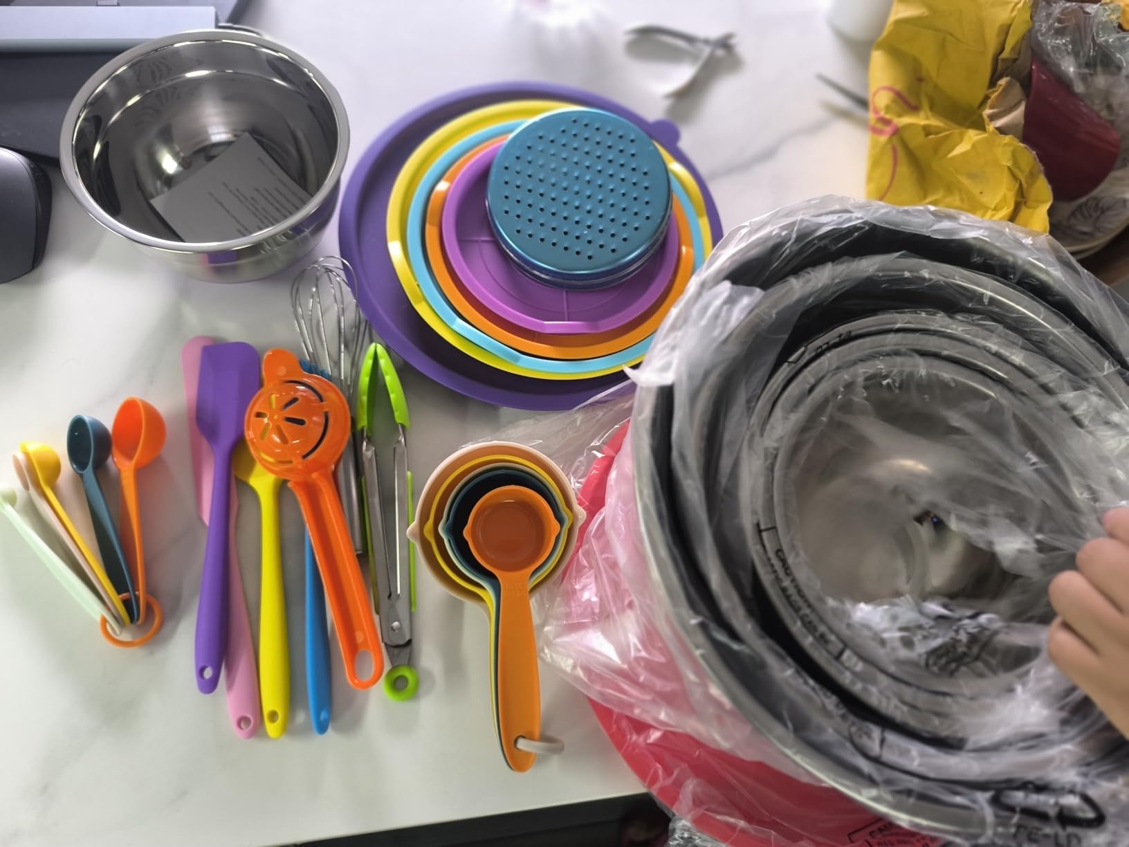 Mixing Bowls with Airtight Lids Set, 26PCS Stainless Steel Khaki Bowls with Grater Attachments, Non-Slip Bottoms & Kitchen Gadgets Set, Size 7, 4, 2.5, 2.0,1.5, 1QT, Great for Mixing & Serving customer photo 2