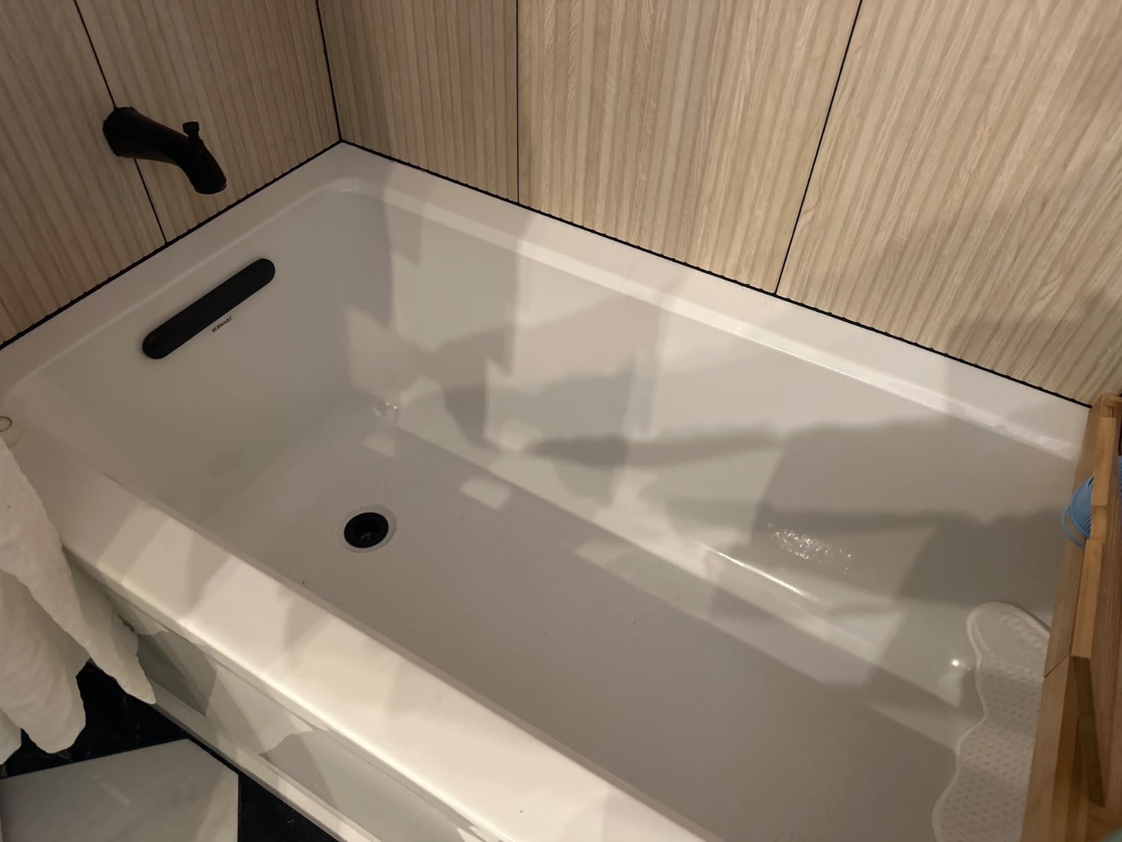 Voltaire 54 x 30 Skirted Left Drain Soaking Alcove Bathtub in Glossy White customer photo 1
