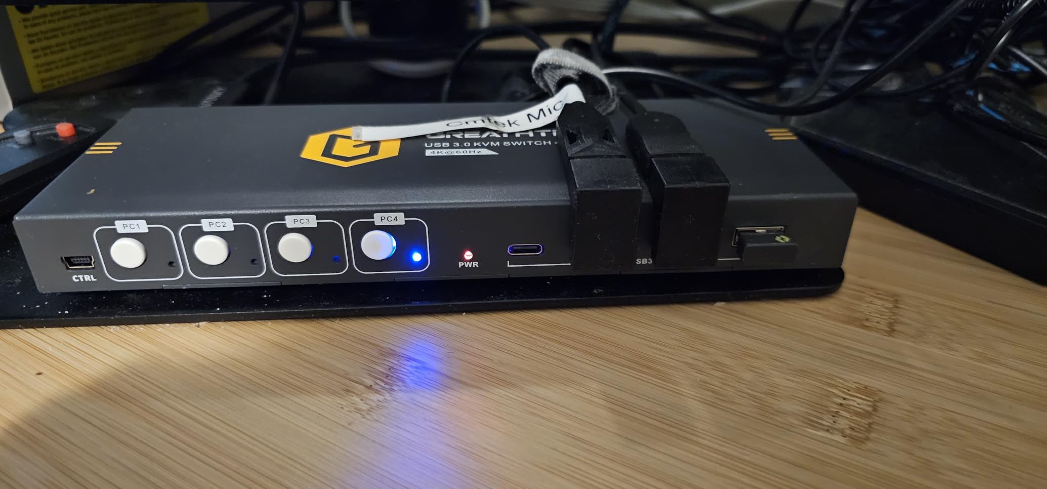USB3.0 KVM Switch HDMI 4K@60Hz for 4 Computers Share 1 Monitor, KVM Switch 4 Port with 3 USB 3.0 Ports Share Keyboard Mouse, Support Button Switch, Plug and Play customer photo 2