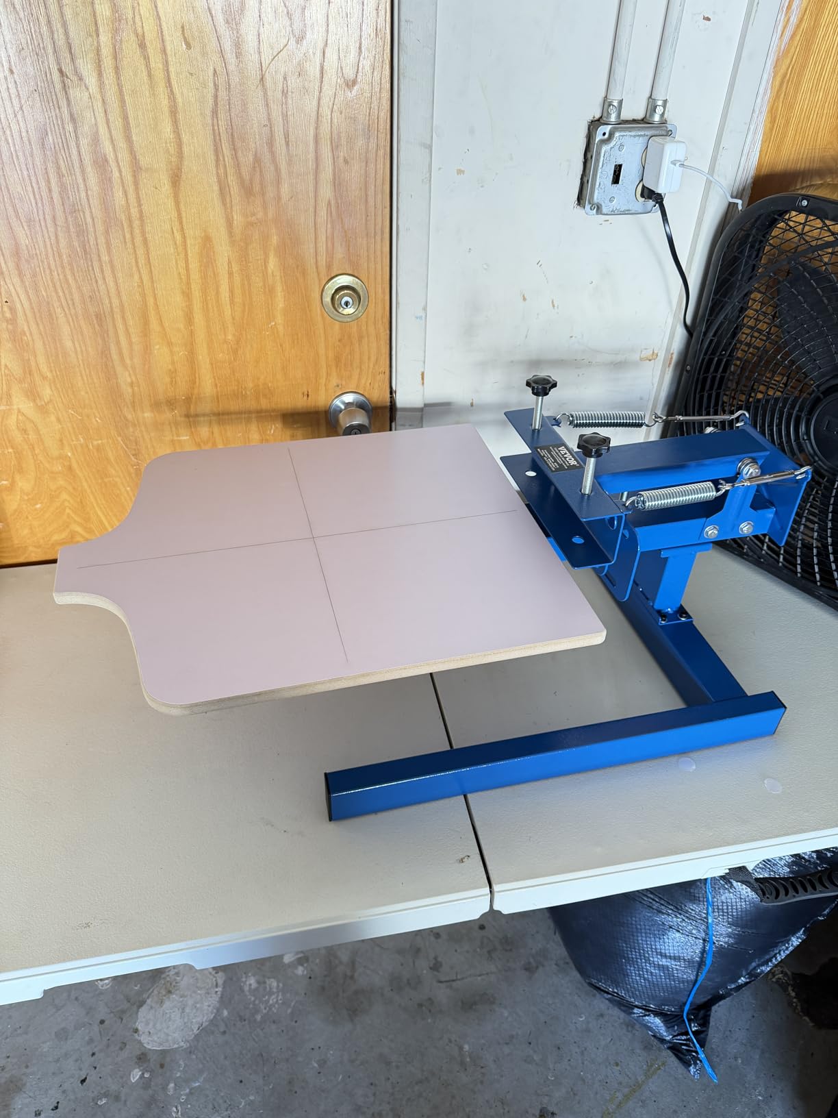 VEVOR Screen Printing Machine, 1 Color 1 Station Silk Screen Printing Press, 21.2x17.7in / 54x45cm Screen Printing Press, Double-Layer Positioning Pallet, Adjustable Tension for T-Shirt DIY Printing customer photo 1