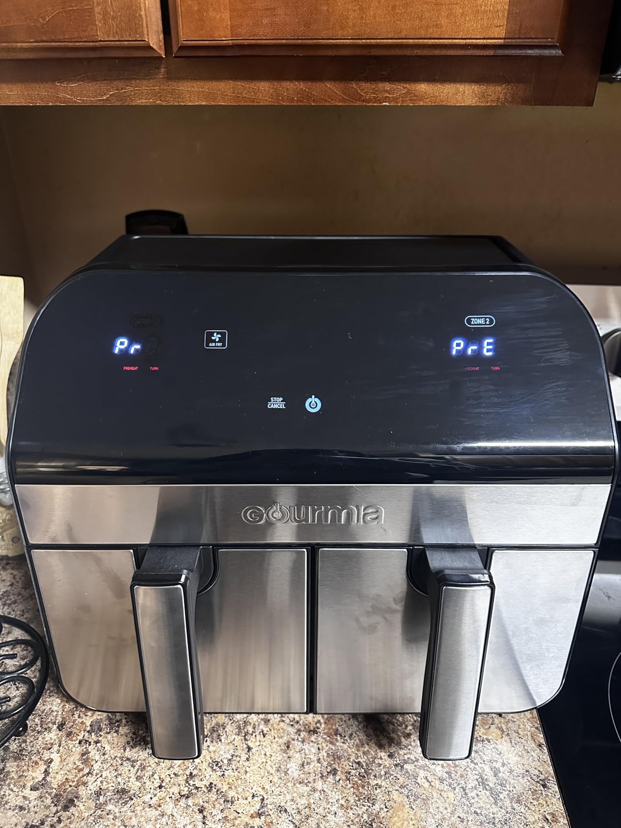Gourmia Dual Basket Air Fryer - 10 Qt Large Capacity, FryForce360°, Digital Display with 7 Presets, Roast, Bake, Broil, Dehydrate, Match Cook, Sync Finish, Dishwasher Safe Accessories, Black customer photo 2