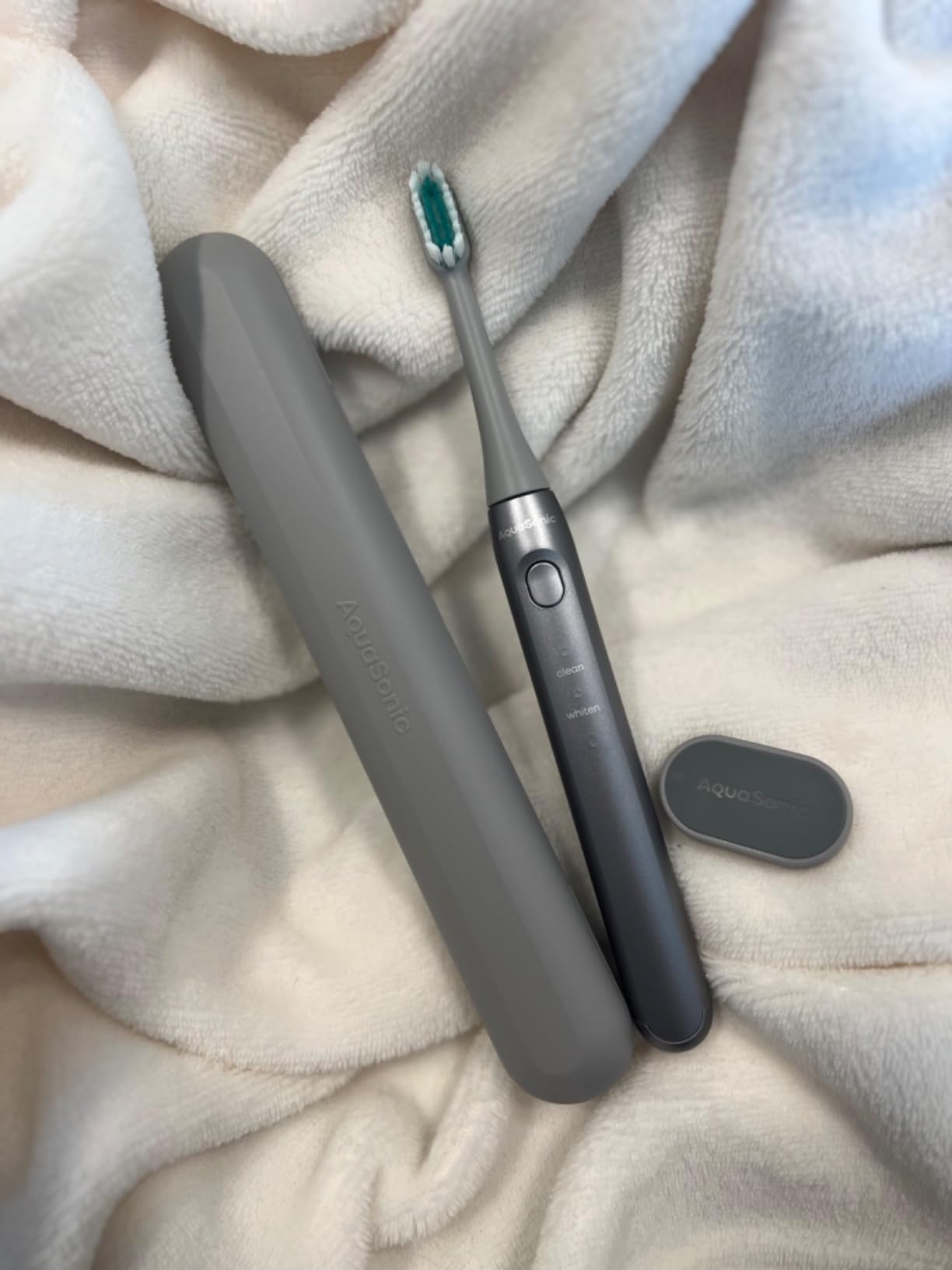 Aquasonic Icon ADA-Accepted Rechargeable Toothbrush | Magnetic Holder & Slim Travel Case | 2 Brushing Modes & Smart Timers | Gentle Micro-Vibrations(Onyx) customer photo 1