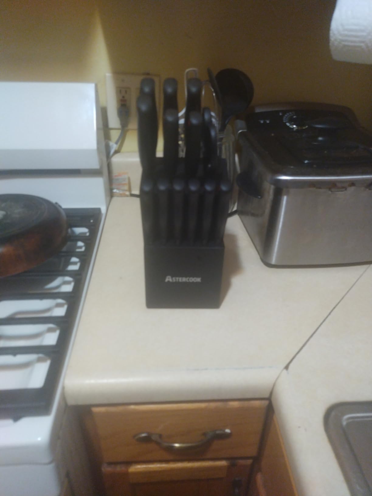 Knife Set, Astercook 15 Pieces Knife Sets for Kitchen with Block, Dishwasher Safe Kitchen Knife Set with Built in Sharpener Block, German Stainless Steel Knife Block Set, Valentine's Gift customer photo 2