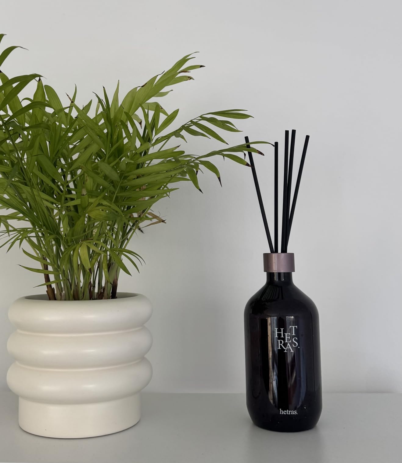 hetras Premium Reed Diffuser Set 16.9 fl.oz. 2 Pack | Hotel Wood - Woody & Musk Scent | Luxury Home Fragrance with 10 Reed Sticks | Shelf Decor for Home & Office | Gift for Loved Ones customer photo 1