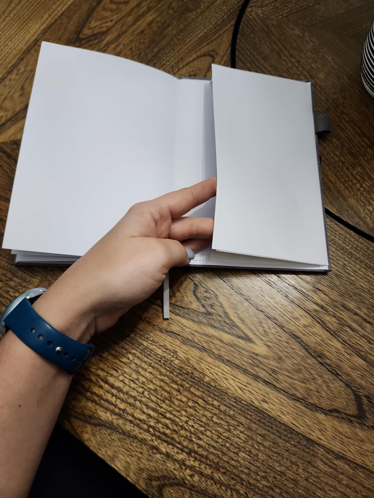JXSELECT Elegant Reading Journal - 60 Book Reviews Logbook with Pen Holder & Back Pocket - Track Your Reading Progress - Ideal Gift for Book Lovers & Avid Readers (Earth Green) customer photo 2
