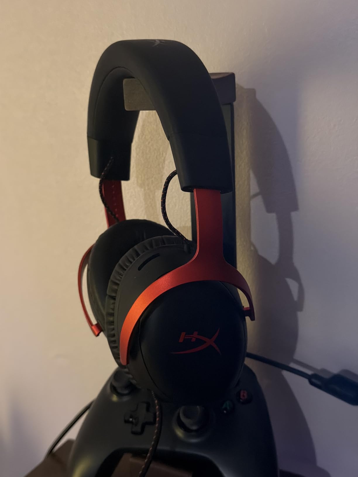 HyperX Cloud III - Wired Gaming Headset, PC, PS5, Xbox Series X|S, Angled 53mm Drivers, Spatial Audio, Memory Foam, Durable Frame, Ultra-Clear 10mm Mic, USB-C, USB-A, 3.5mm - Black/Red customer photo 1