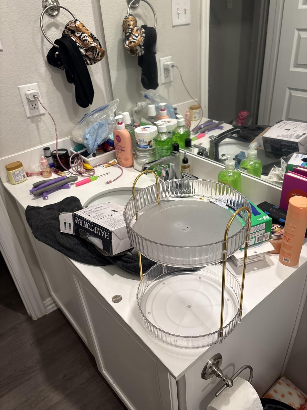 Asayuee 360 Rotating Makeup Organizer for Vanity,2 Tier Large Capacity Skincare Organizers,Bathroom Counter Organizer, Spinning Perfume Organizer & Vanity Organizer (Green-2 Tier) customer photo 1