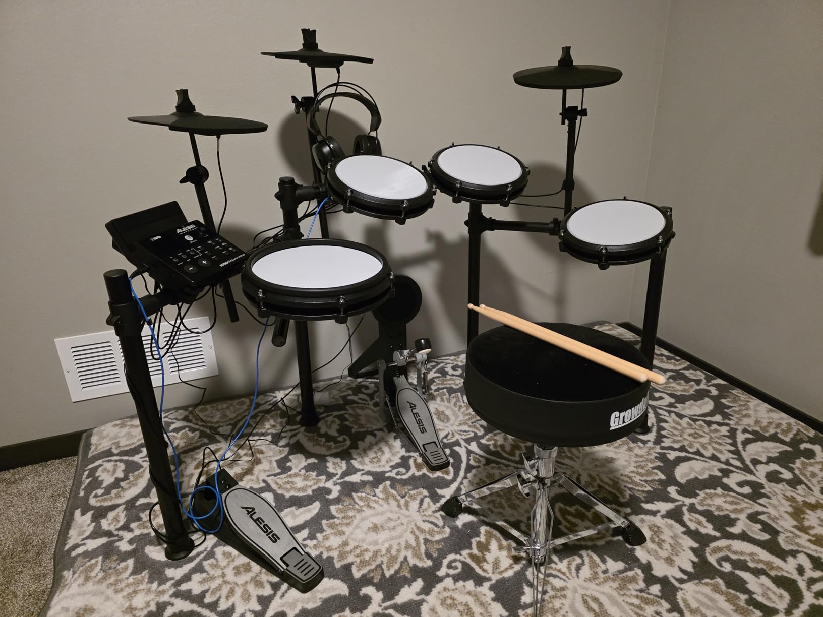 Alesis Nitro Max Kit Compact Electric Drum Kit with Quiet Mesh Pads, 10